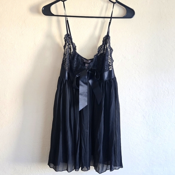 Victoria's Secret Elegant Black Lace Chemise Size Medium Lingerie Nightie - Picture 1 of 7